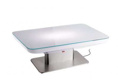 Studio 36 Outdoor Tisch von Moree mit Glasplatte und Edelstahlfuß für den Garten.